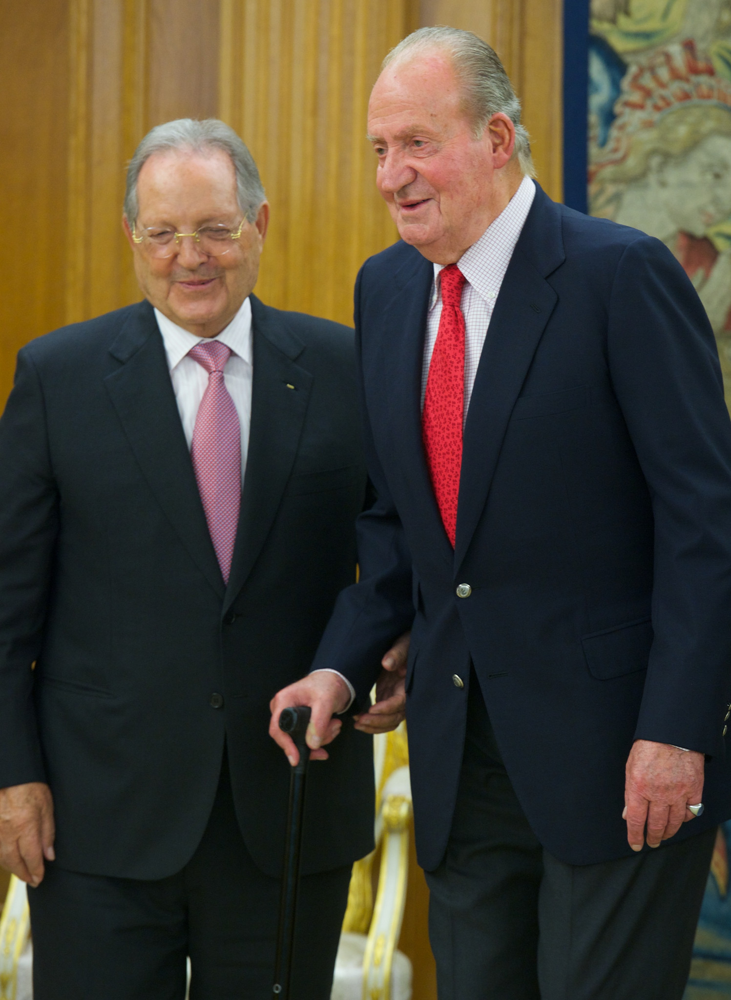 Olegario Vázquez Raña, pictured here with Juan Carlos I of Spain, has been President of the ISSF for 38 years ©Getty Images
