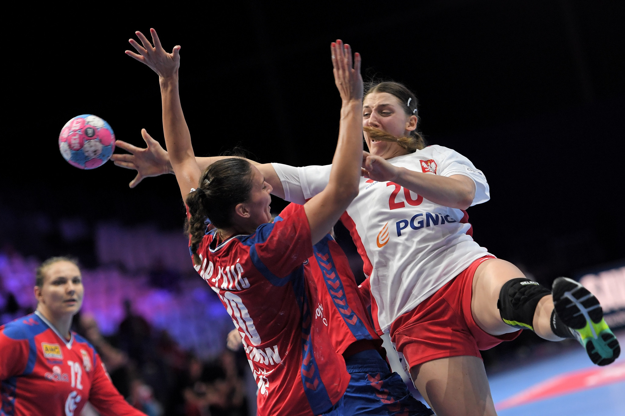Serbia beat Poland 33-26 in their Group A game at the European Women's Handball Championships in Nantes ©Getty Images