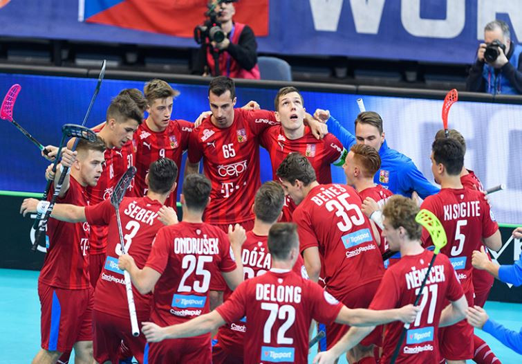 Hosts Czech Republic made a winning start to the Men's World Floorball Championships in Prague ©IFF