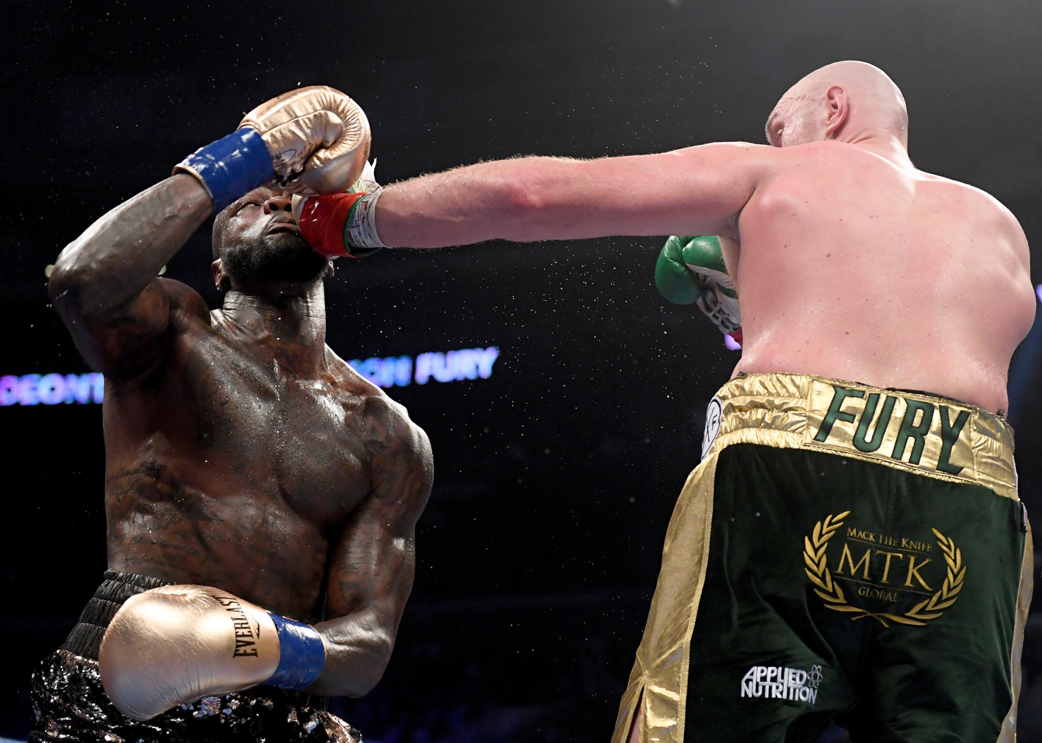 Many spectators thought Tyson Fury had done enough to claim victory but the final verdict was a draw ©Getty Images