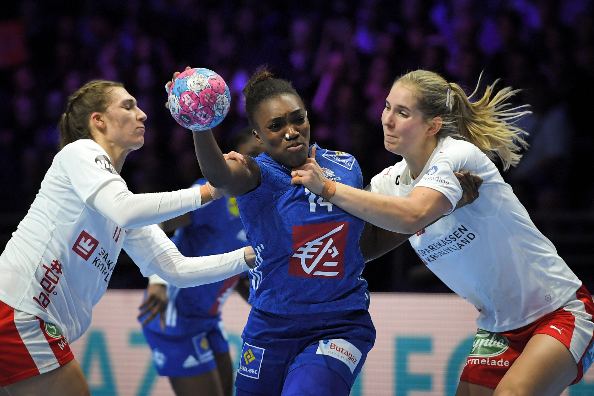 Hosts France are having a hugely successful European Women's Handball Championships so far ©Getty Images