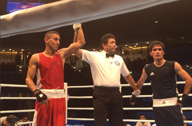 Algerian flyweight Mohamed Flissi began the evening session with victory against Armenia's Koryun Soghomonyan ©AIBA Doha 2015/Twitter 