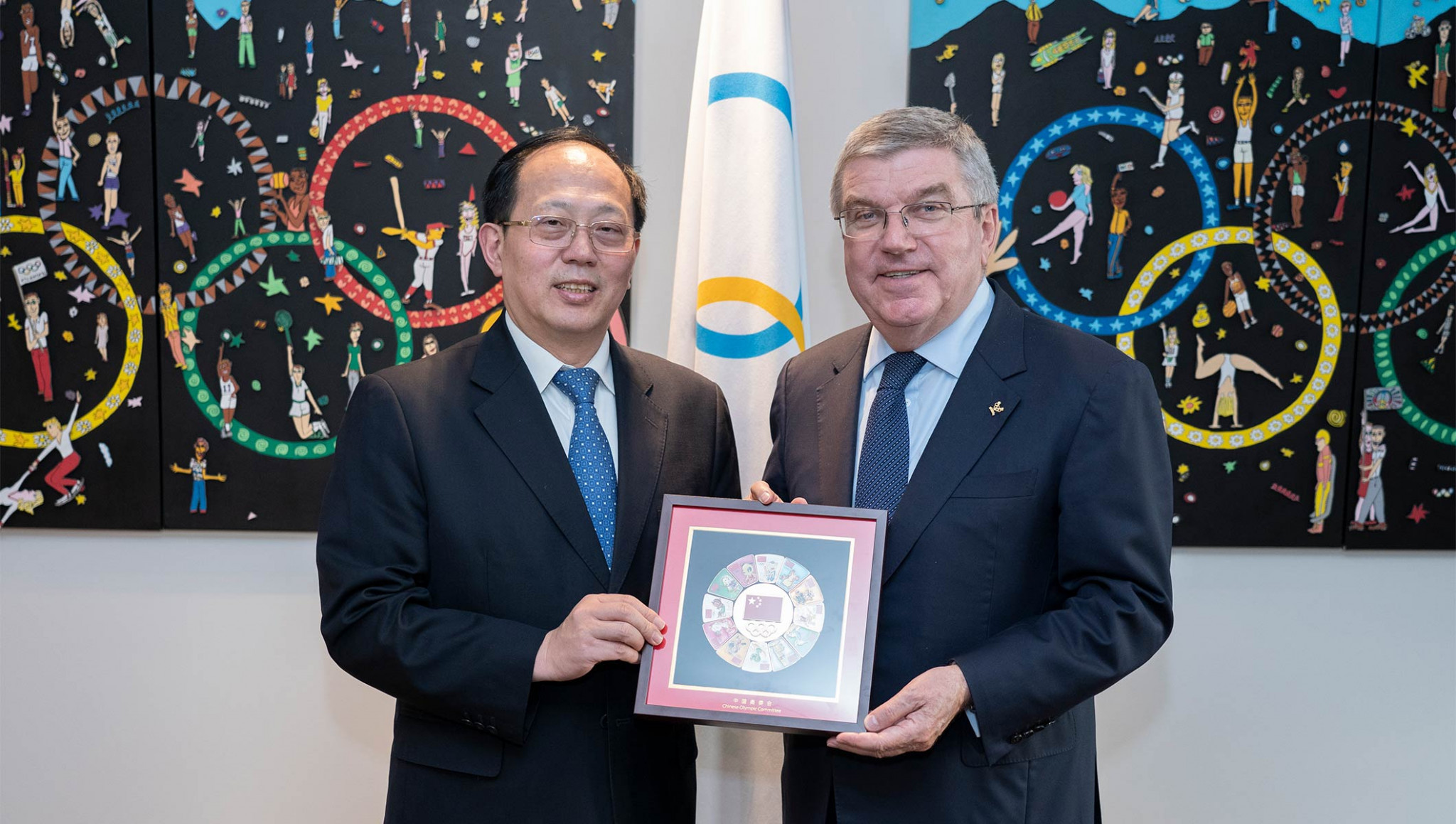 Gou Zhongwen, left, opened the new offices with IOC President Thomas Bach ©IOC