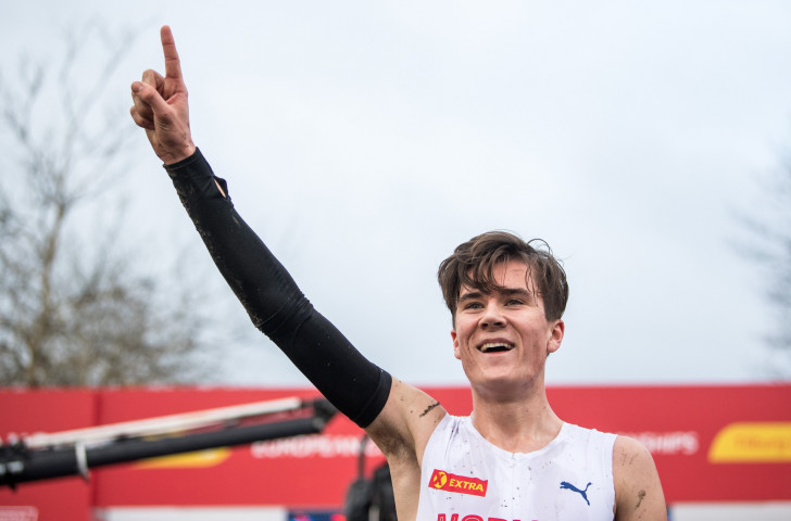 Norway's 18-year-old European 1500m and 5000m champion Jakob Ingebrigtsen celebrates a third successive European Cross Country Under-20 title in Tilburg today ©Getty Images  