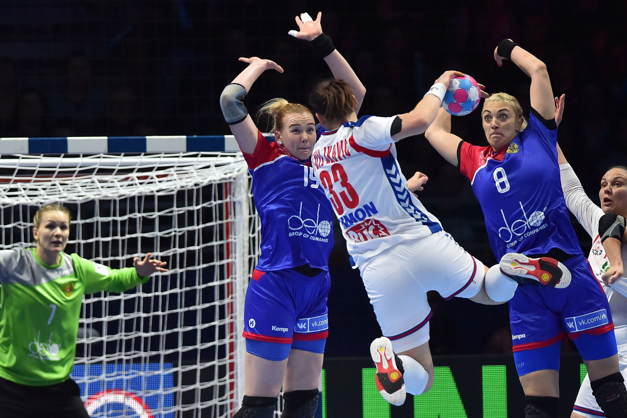 Russia defeated Serbia 29-25 in Group I of the main round at the European Women's Handball Championships ©Getty Images