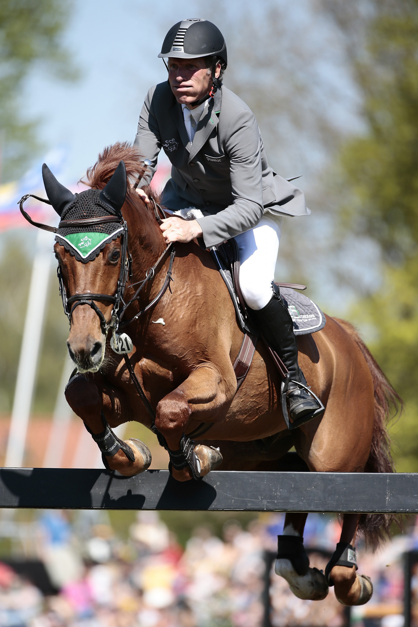 Germany's multiple Olympic champion Ludger Beerbaum was the only rider left in the jump-off after Edwin Tops-Alexander but could not prevent her winning the latest stage of the World Cup Western European League ©FEI