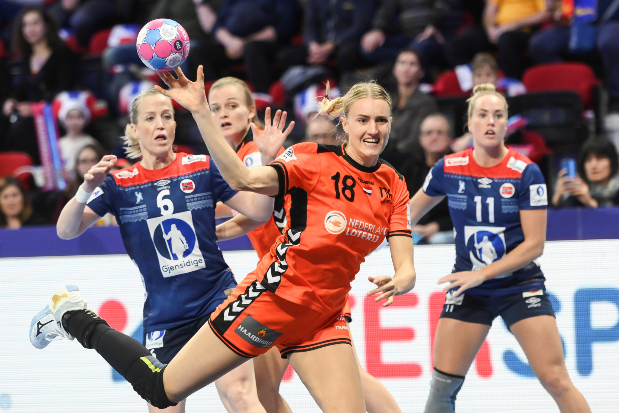 Norway keep semi-final hopes alive at European Women’s Handball Championship
