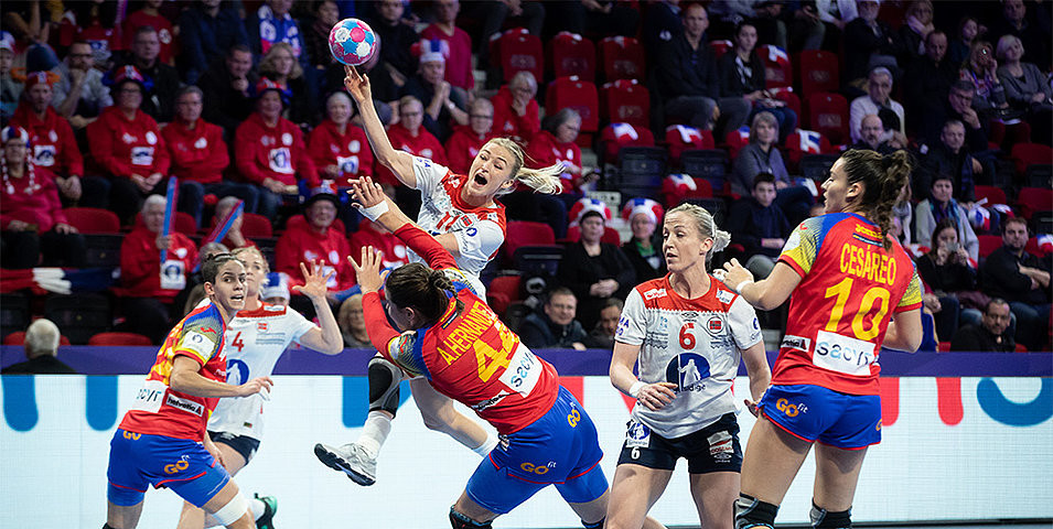 Defending champions Norway won their third and final qualifying group match against Spain, 33-26, and other results meant they earned a place in the semi-finals of the European Women’s Handball Championships ©EHF