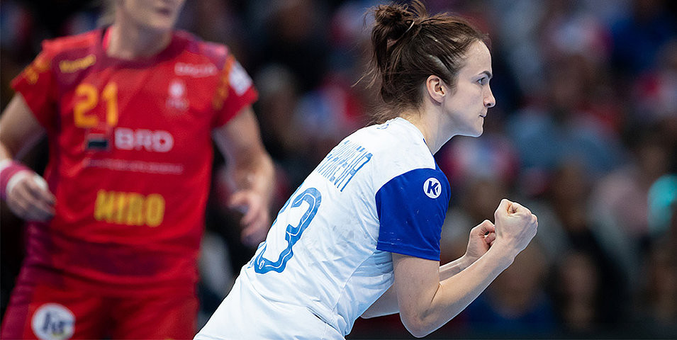 Anna Vyakhireva was an inspiring figure in Russia's semi-final win over Romania in the European Women's Handball Championships as she scored 13 goals ©EHF