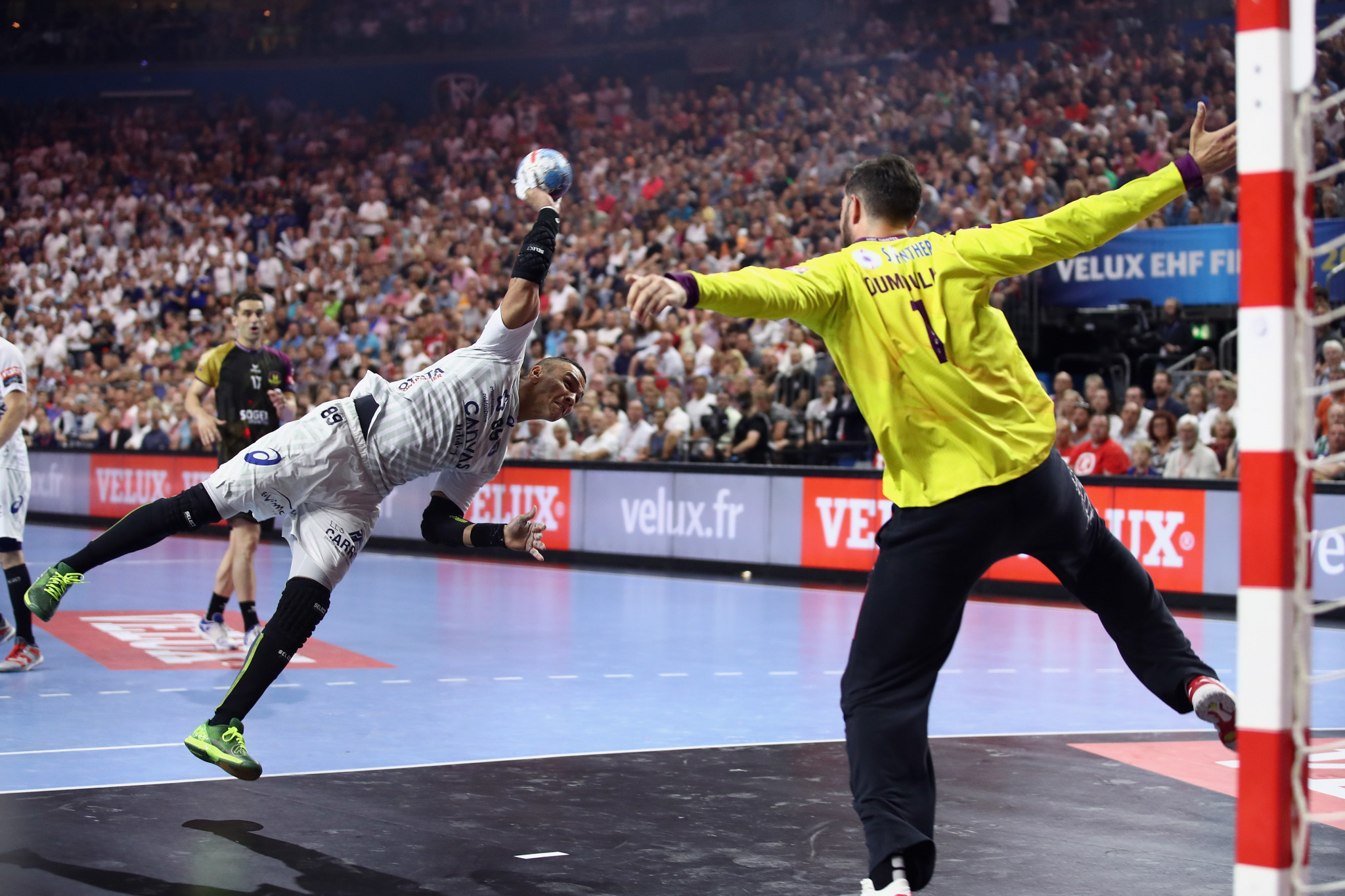 Sixteen teams will compete in the men's EHF Champions League from the 2020/2021 season rather than the current twenty four teams ©Getty Images