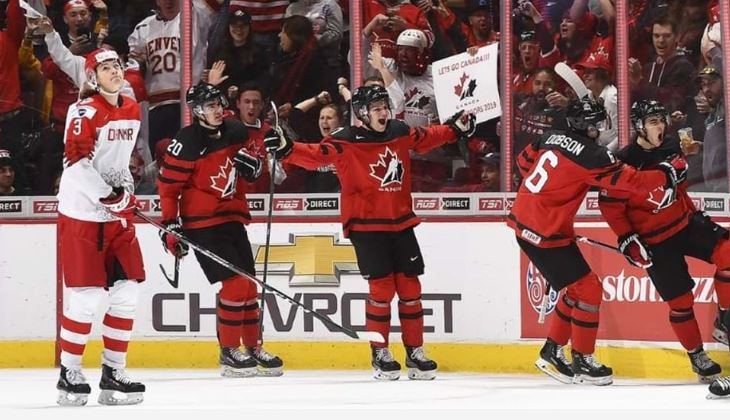 Defending world junior champions Canada began their defence with a 14-0 thrashing of Denmark ©IIHF