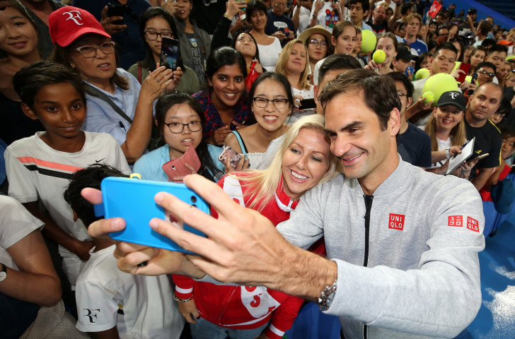 A relaxed Roger Federer posing with fans this week in practice for the upcoming Hopman Cup matches - he will seek a third successive Australian Open title in January ©Getty Images