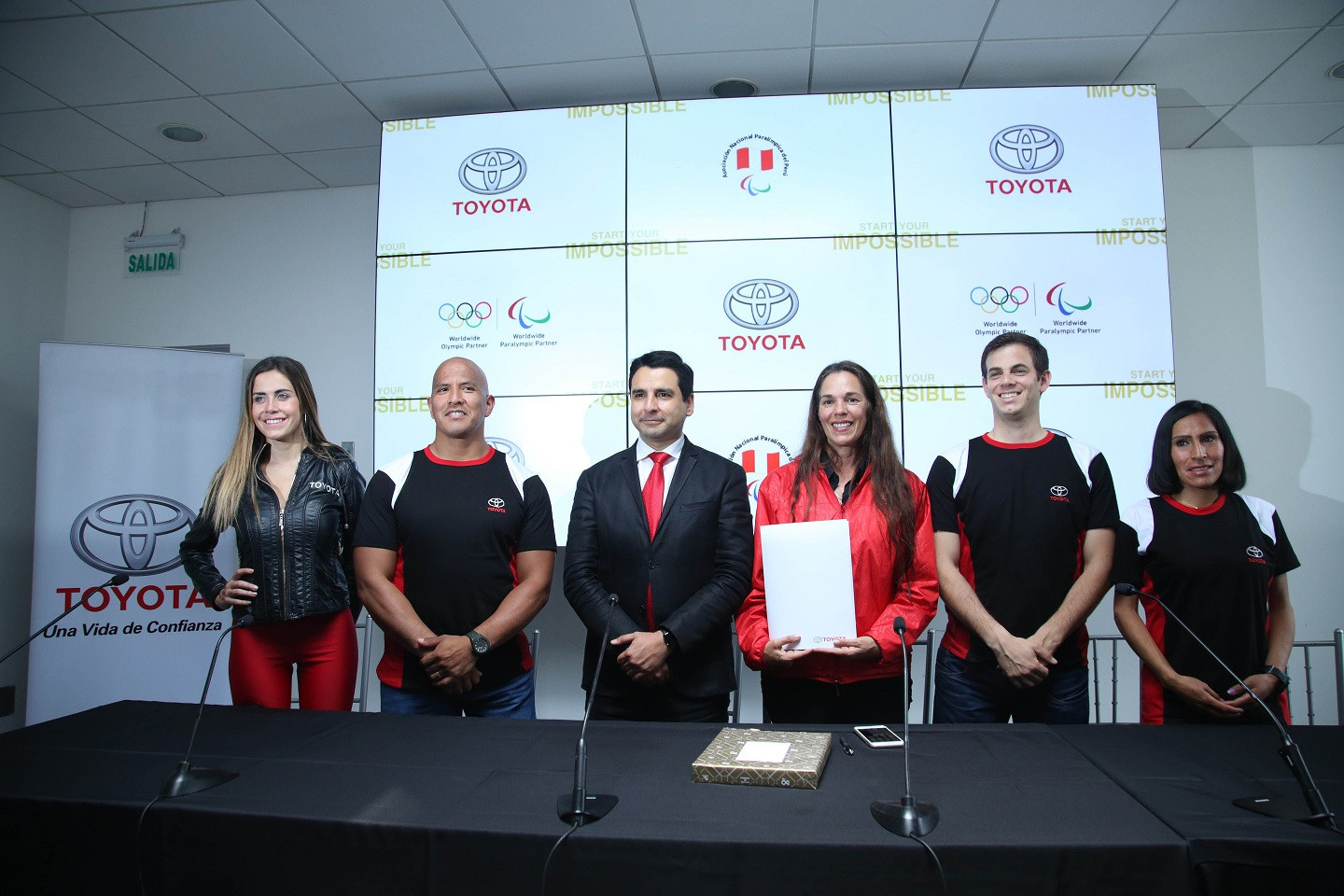 The deal between the National Paralympic Association of Peru and Toyota includes badminton player and athlete Pedro Pablo de Vinatea and Carlos Felipa becoming ambassadors for the Japanese car manufacturer ©ANPP