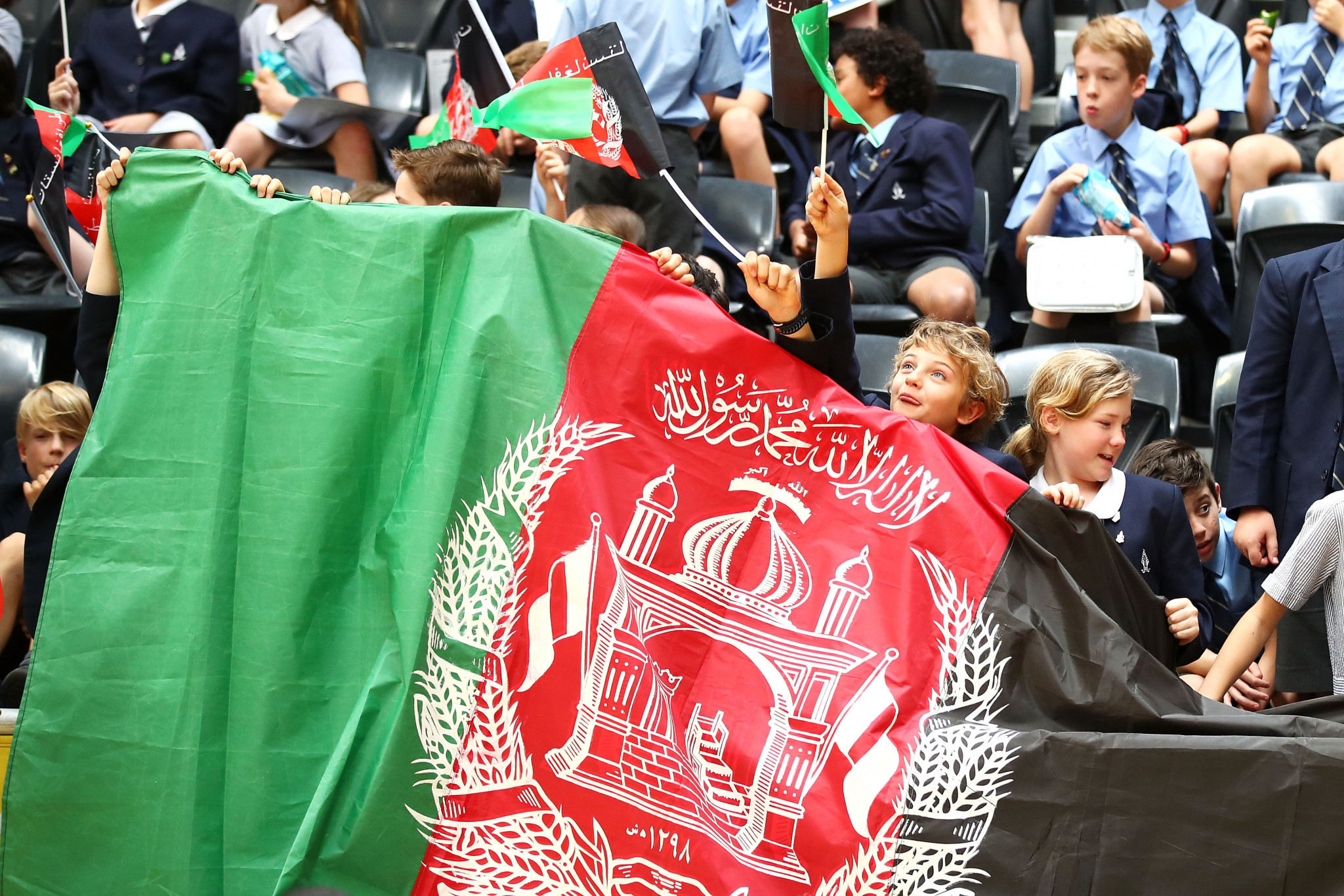 Australian schoolchildren offered their support to Afghanistan during the Invictus Games in Sydney ©Getty Images