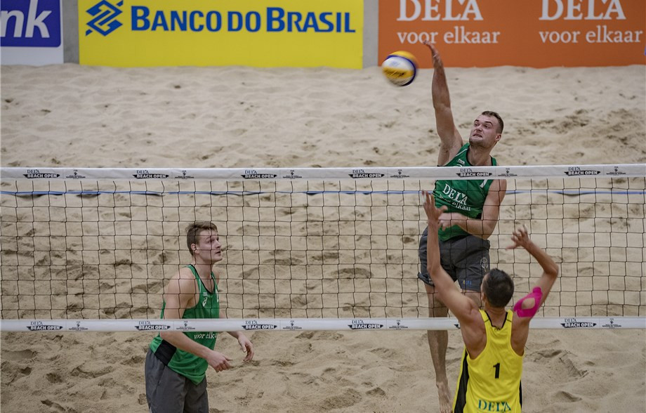 Robert Juchnevic and Edvinas Vaskelis qualified for the main draw with a straight sets win over England's Chris Gregory and Issa Batrane ©FIVB