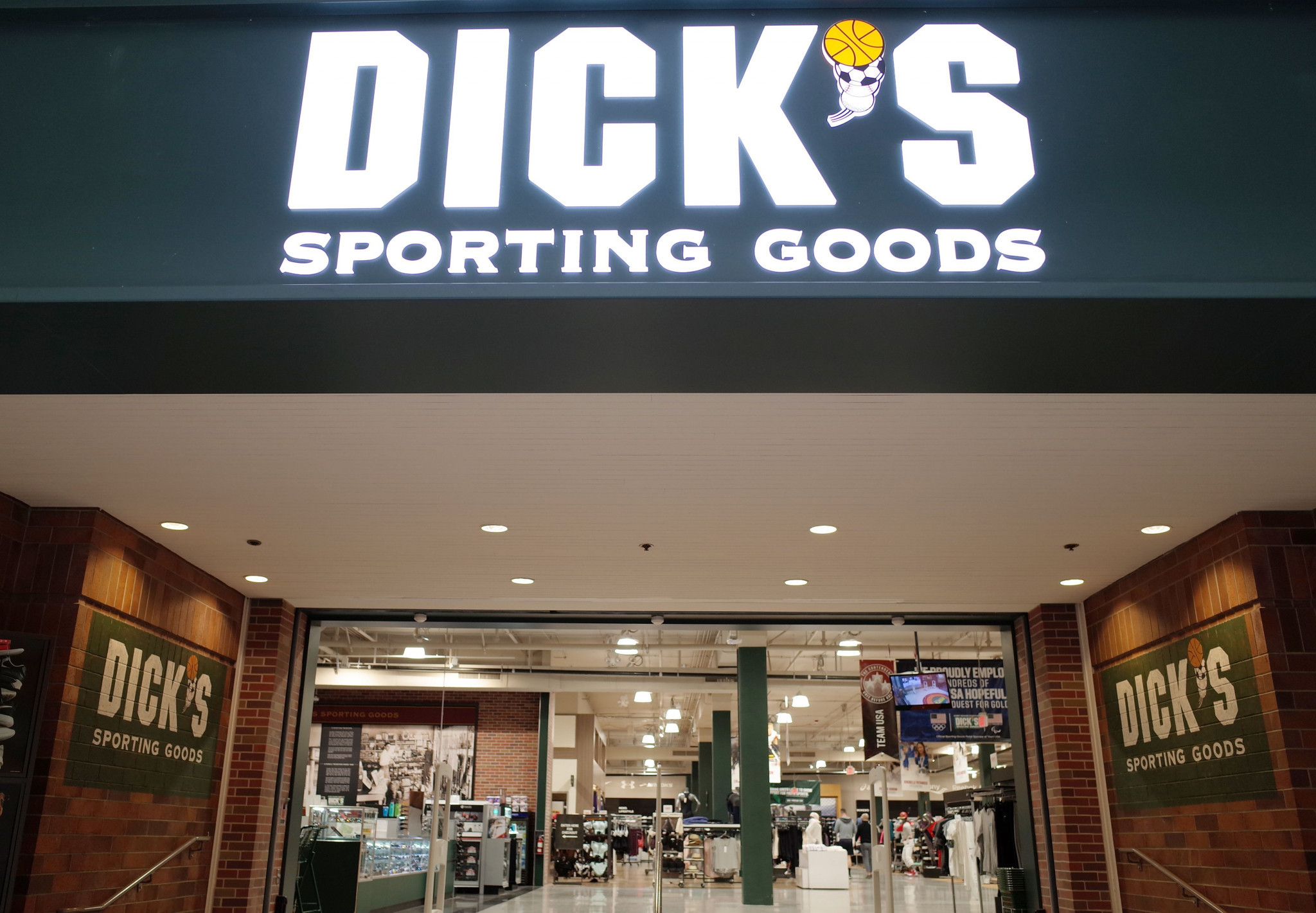 Dick’s Sporting Goods has chosen not to renew its sponsorship of the United States Olympic Committee into 2019 ©Getty Images