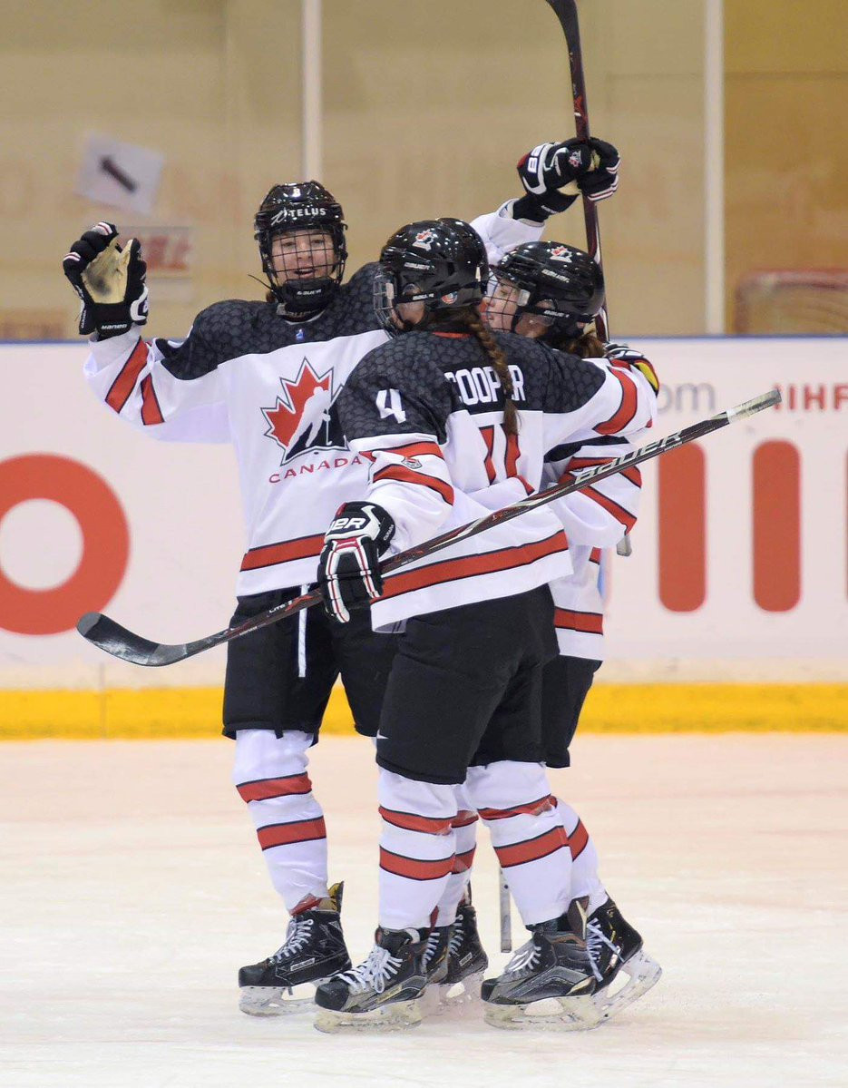 Canada saw off Russia 5-1 to advance straight into the semi-finals ©IIHF/Twitter