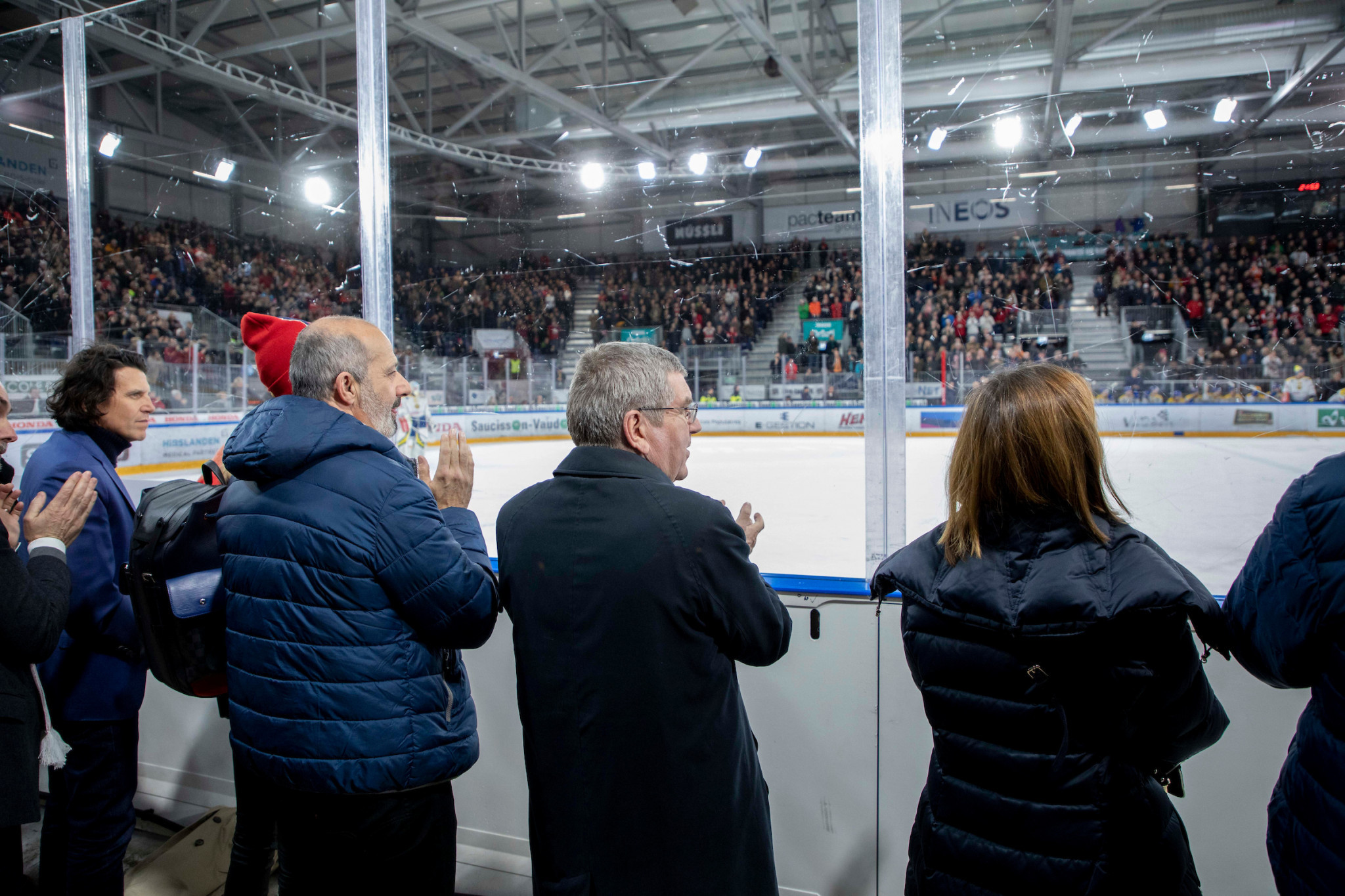IOC President Thomas Bach was among the dignitaries in attendance at an ice hockey match in Lausanne, where mascot Yodli was unveiled ©IOC