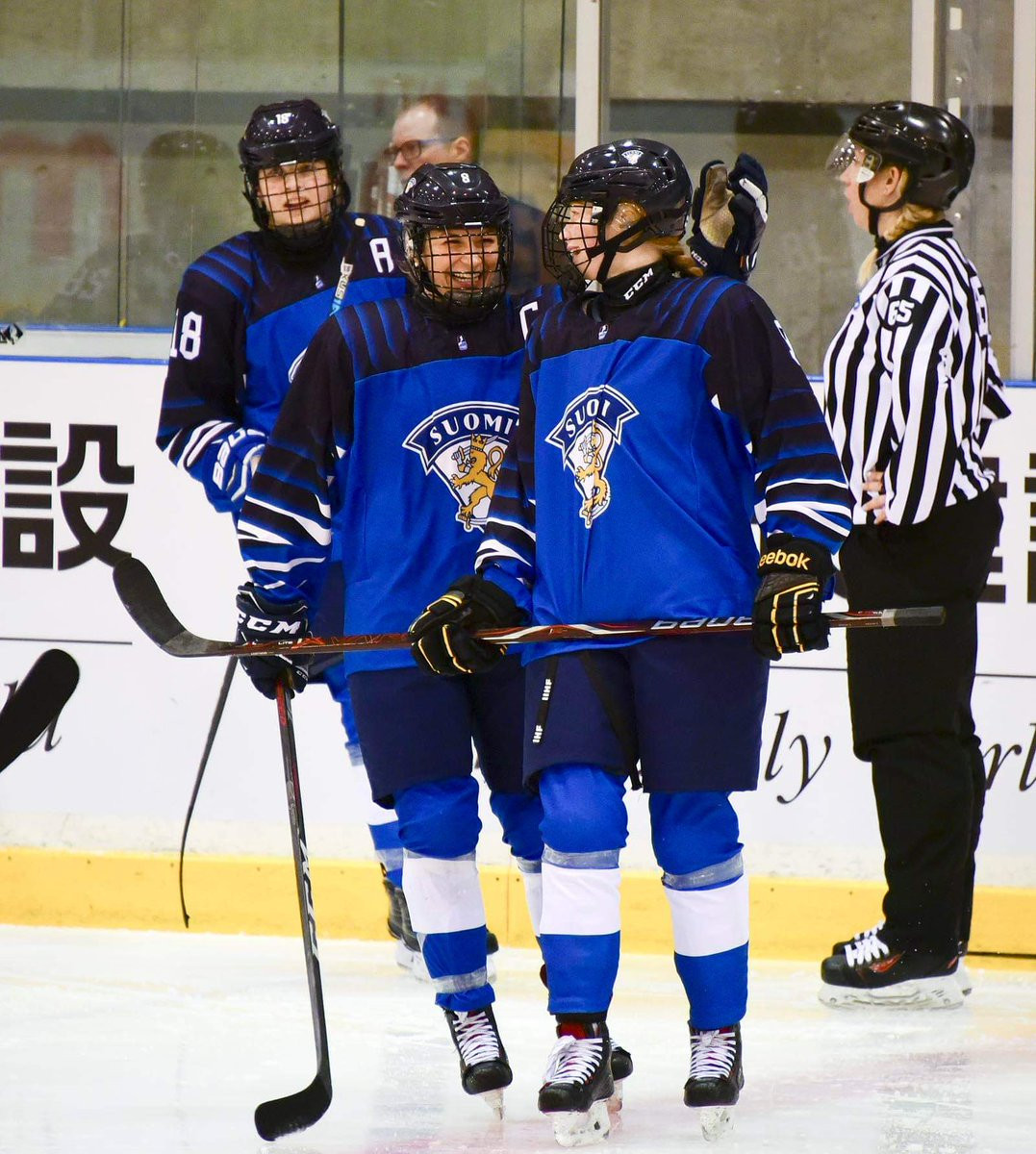 Finland celebrate defeating Sweden at the IIHF Under-18 Women's World Championship in Obihiro ©IIHF