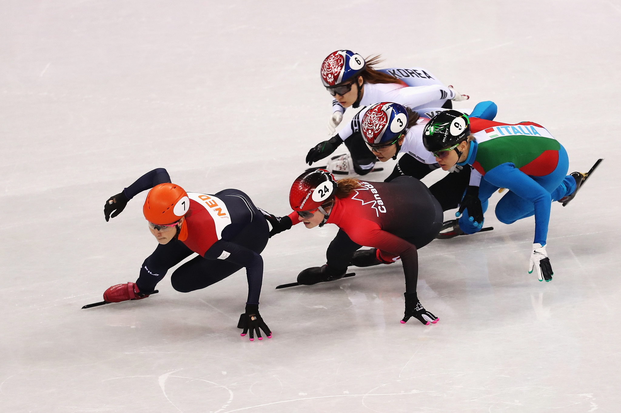 Olympic champion Schulting wins qualifying heats in three events on opening day of ISU European Short Track Championships