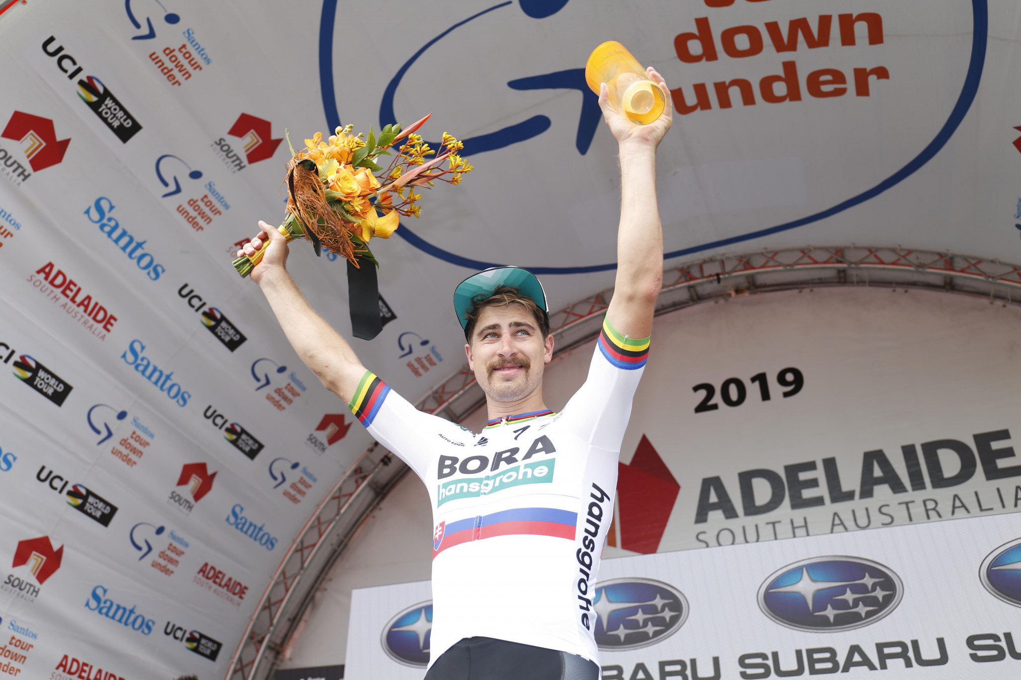 Sagan wins third stage of Tour Down Under to put pressure on leader Bevin 