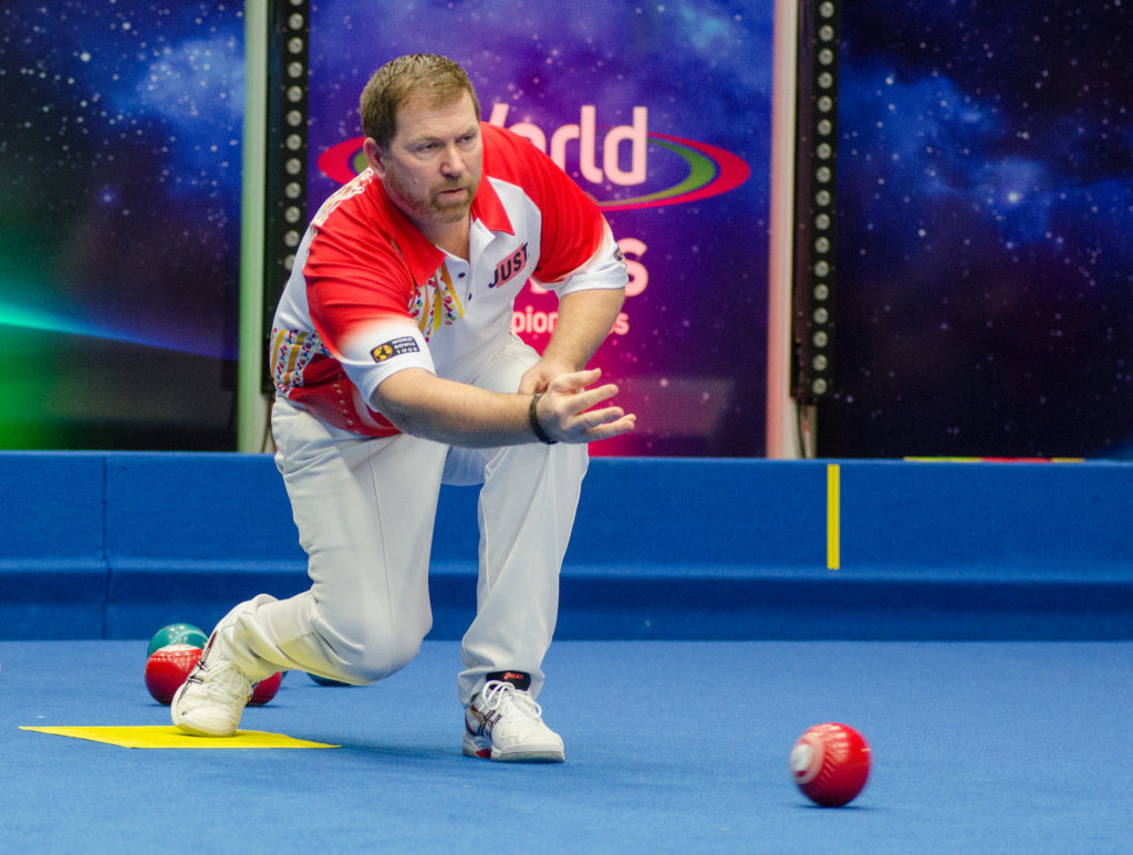 Mervyn King beat fellow Englishman Shaun Jones in a nail-biting tie-break to advance from the first round of the singles event at the World Indoor Bowls Championships in Norfolk ©World Bowls Tour