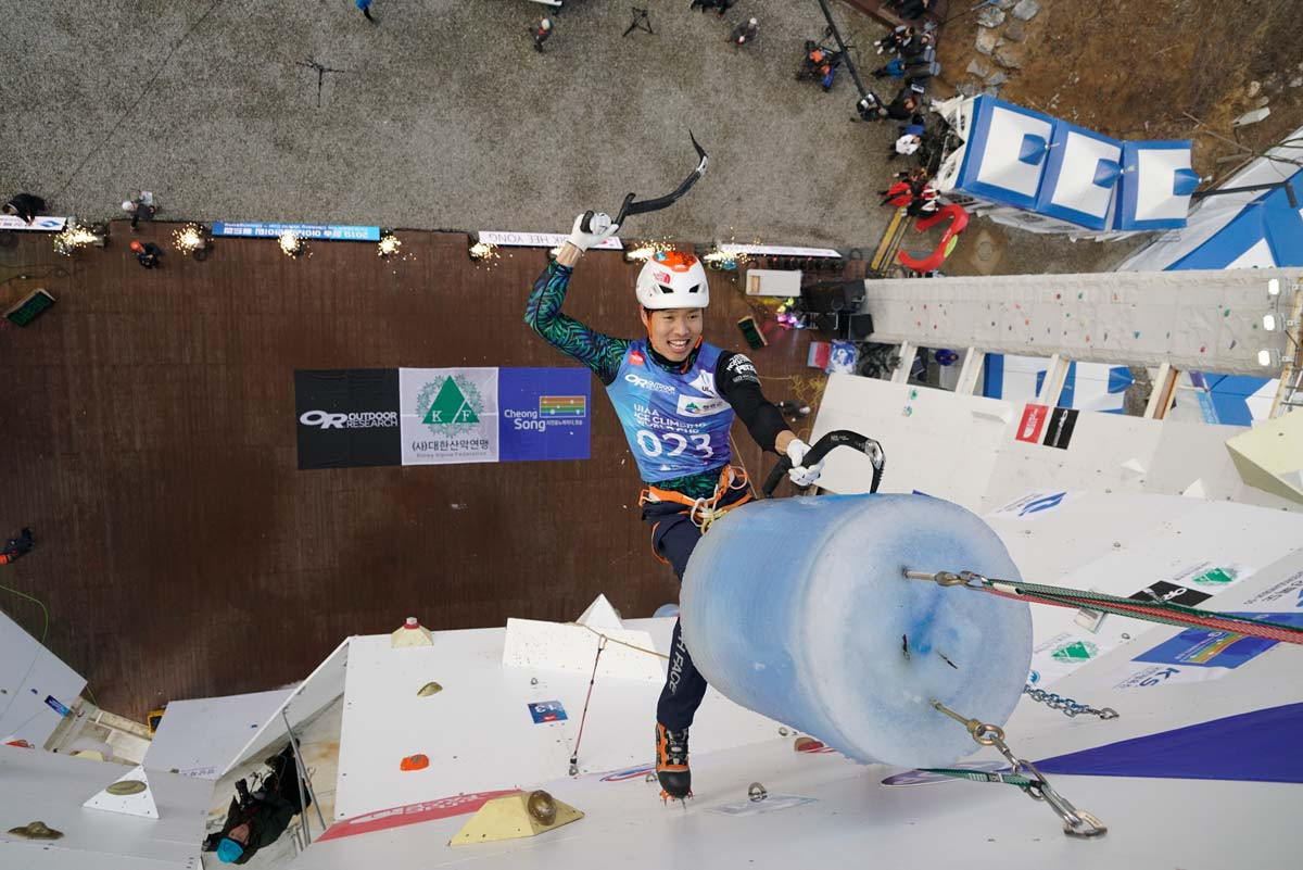 Russians top semi-final standings at UIAA Ice Climbing World Cup in Beijing
