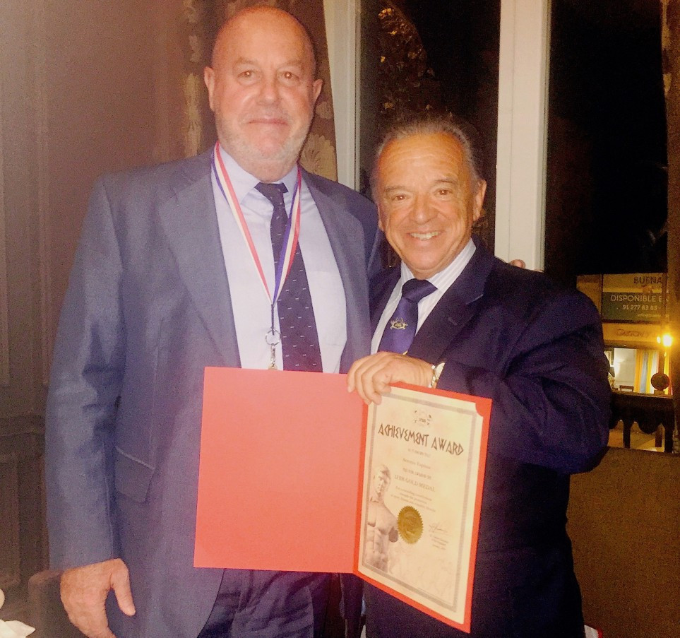 WKF President Espinós awarded IFBB gold medal 