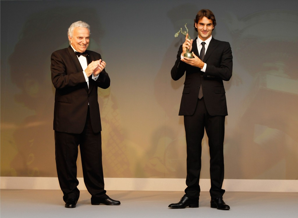 Francesco Ricci Bitti, pictured with Roger Federer in 2010, will stand down after 16 years at the ITF helm ©Getty Images