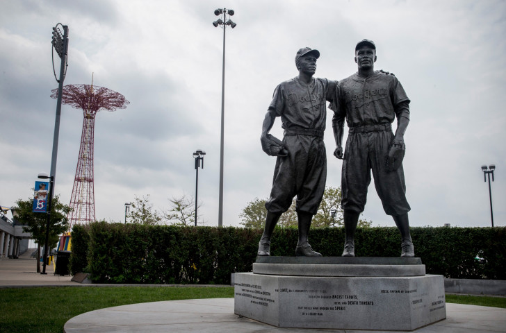 The statue of Pee Wee Reese and Jackie Robinson that now stands in KeySpan Park at Coney Island ©Getty Images  