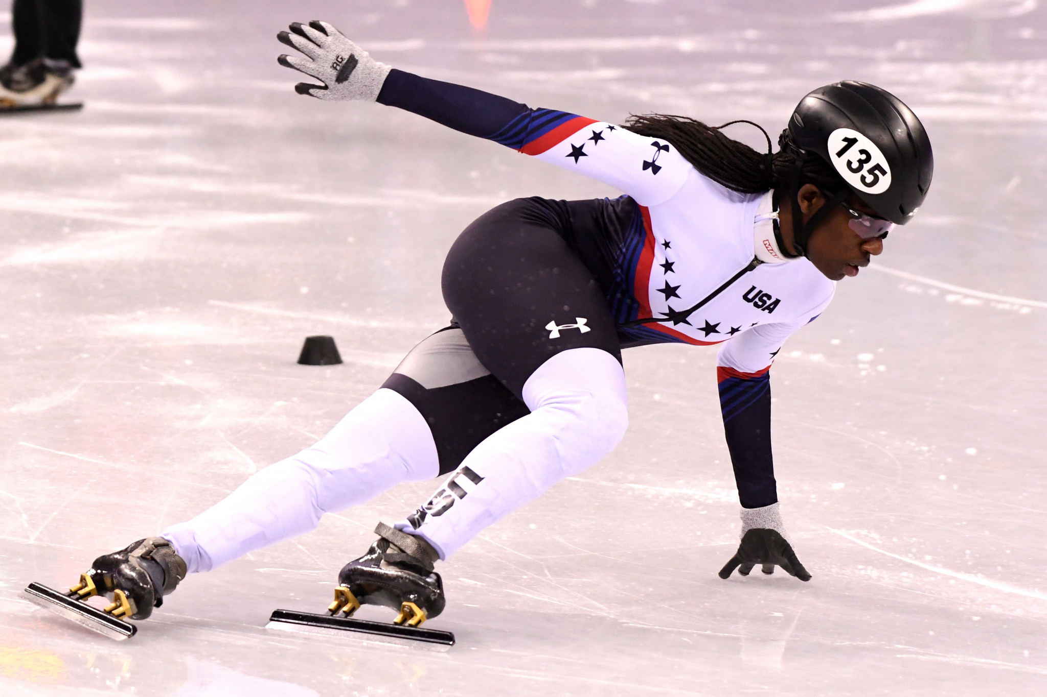 Maame Biney won the women's 500m final in front of two Dutch skaters ©Getty Images