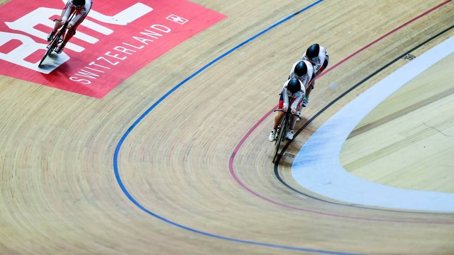 Britain dominated the women's team pursuit to defend their title