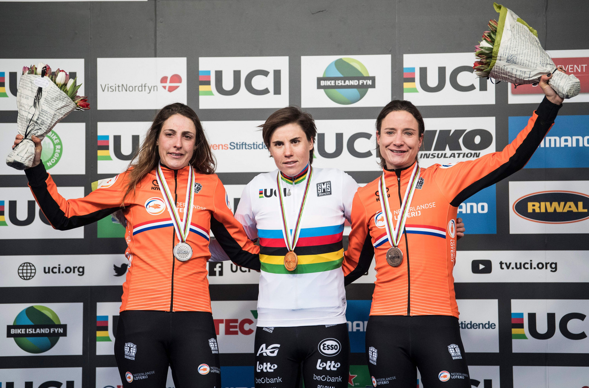 Cant proves she still can with third successive win at UCI Cyclo-Cross World Championships