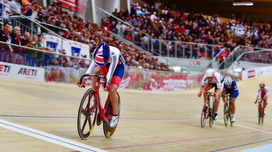 Laura Trott secured her second title in Grenchen after sprinting to victory in the women's scratch race
