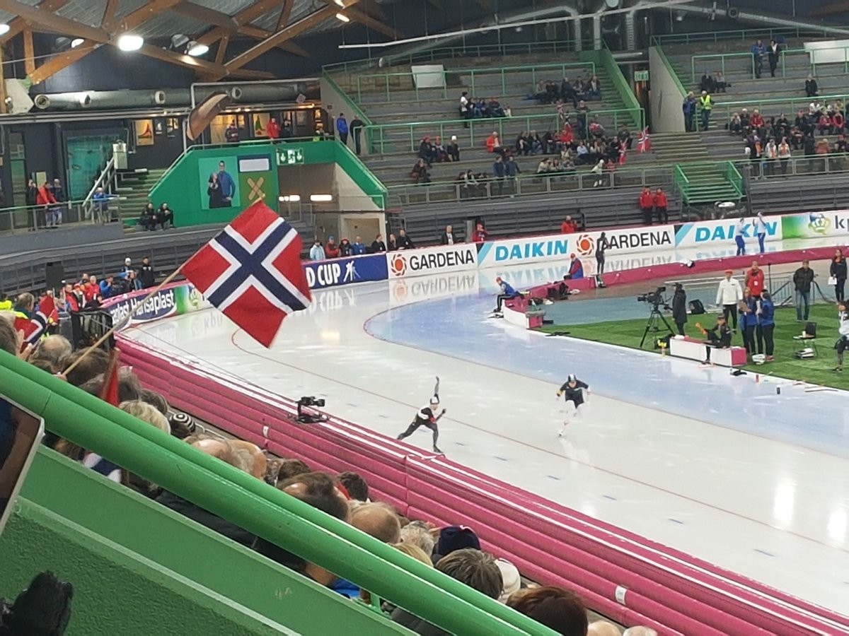 Japan's Nao Kodaira beat Austria's Vanessa Herzog in the women's 500m at the ISU Speed Skating World Cup in Hamar ©ISU