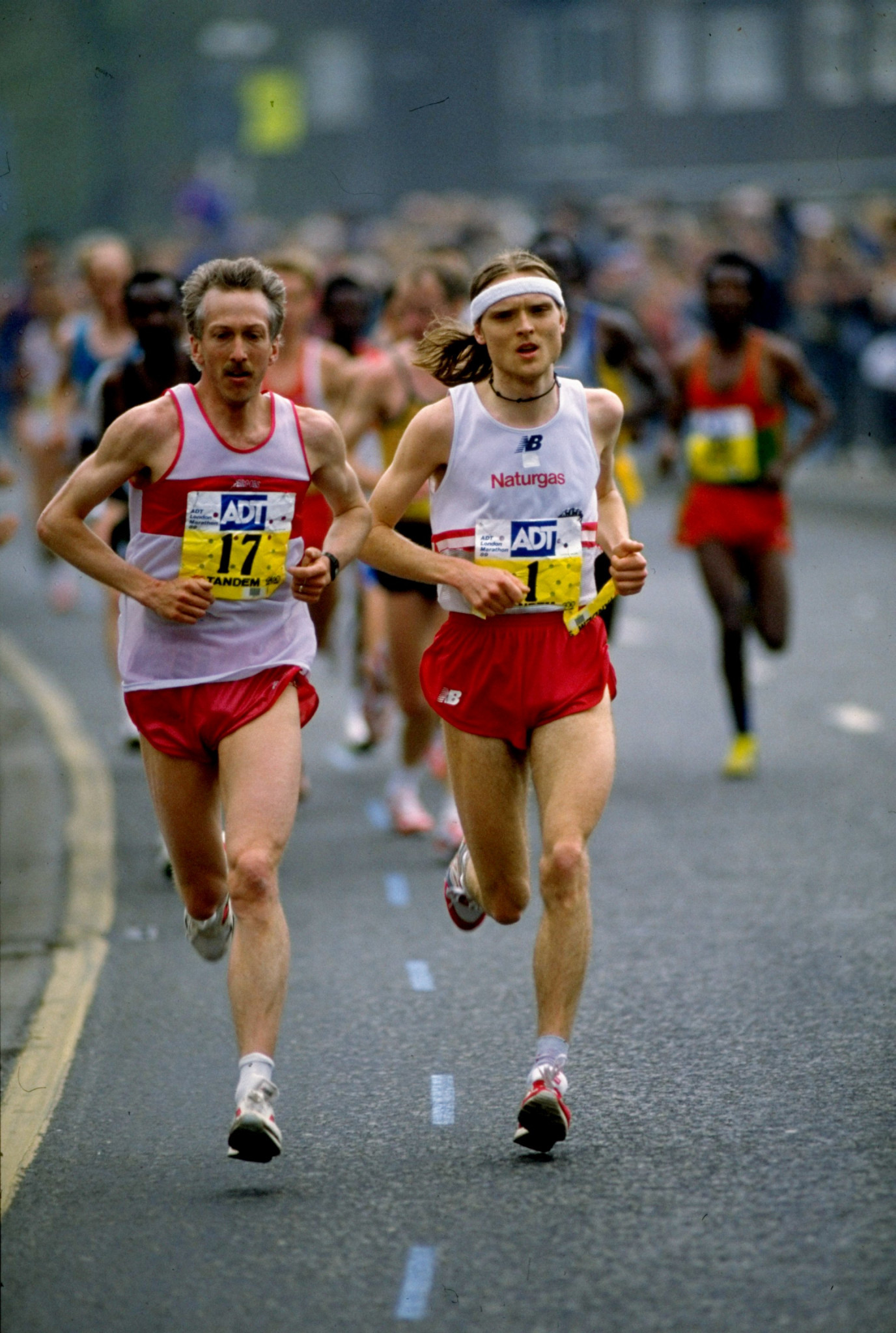 Denmark's Henrik Jørgensen, right, in 1989 defending his London Marathon title ©Getty Images  