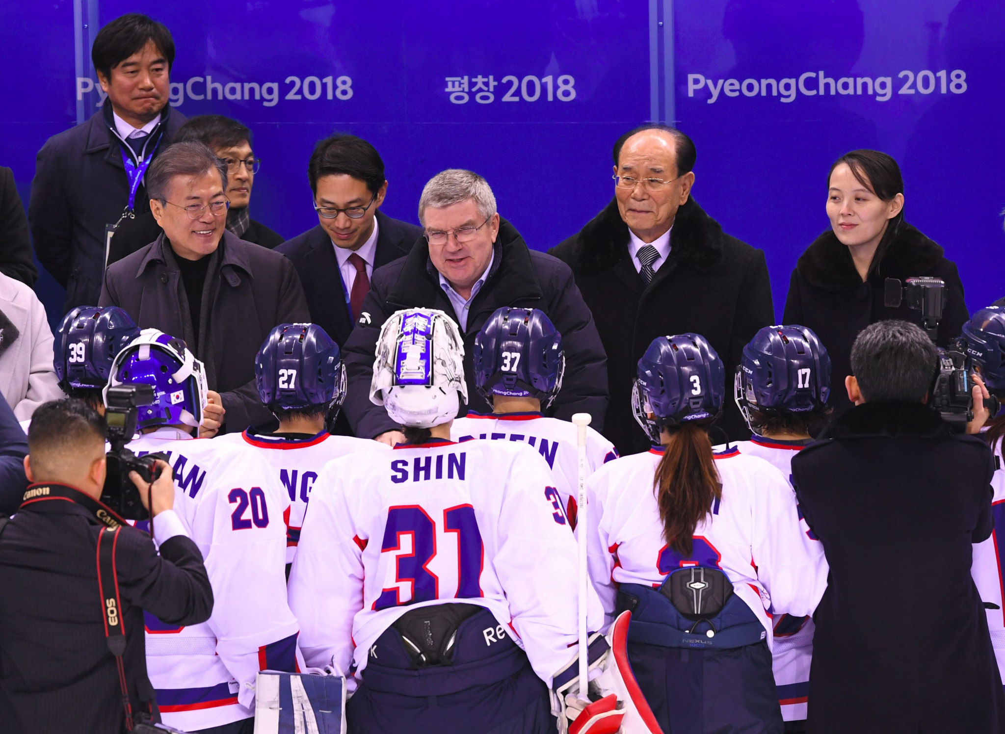 Members of the unified Korean women's ice hockey team are greeted by IOC President during Pyeongchang 2018 ©Getty Images