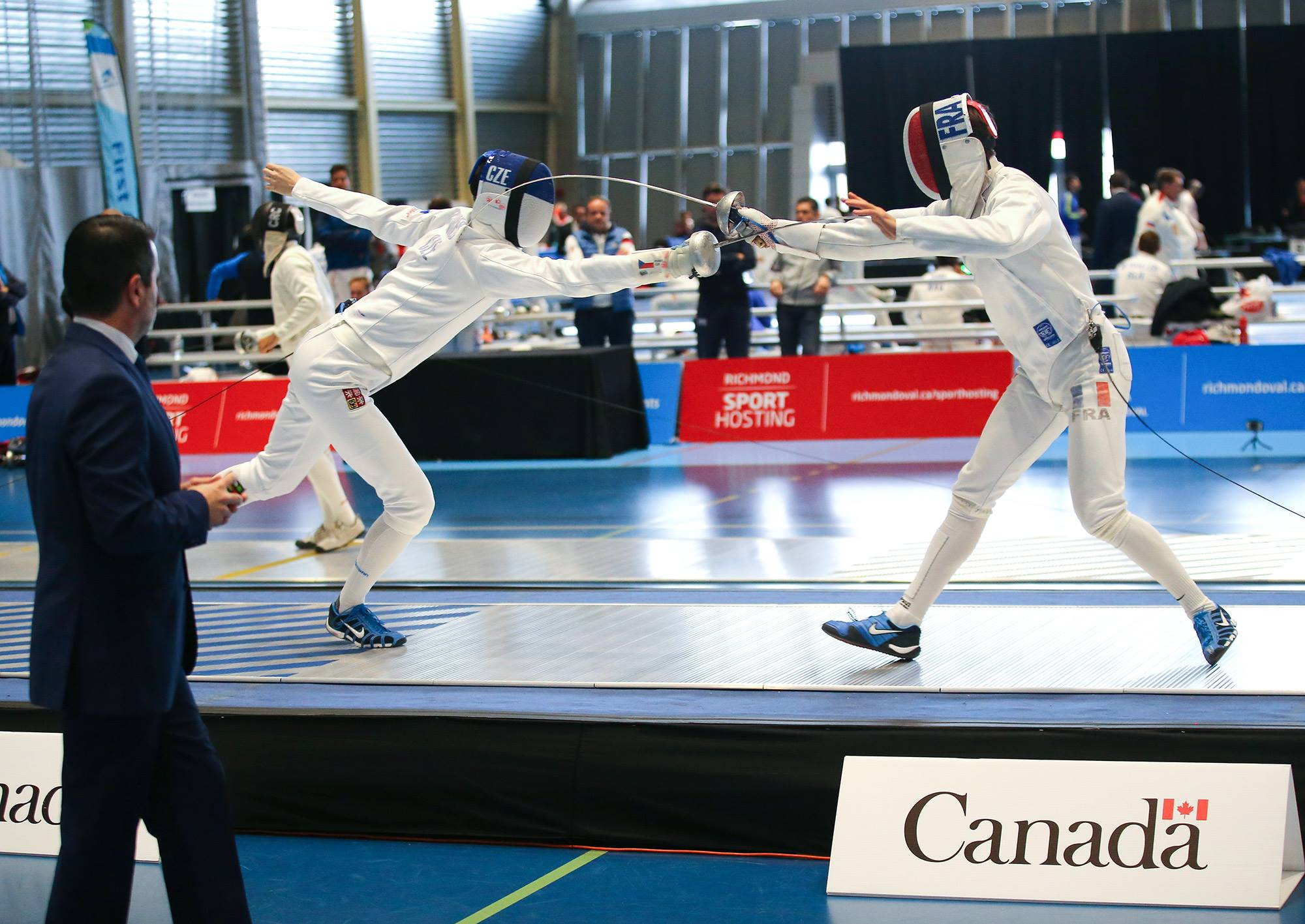 Competition also got underway at the FIE Men's Épée World Cup in Vancouver ©FIE/Facebook/Manky/Bizzi Team