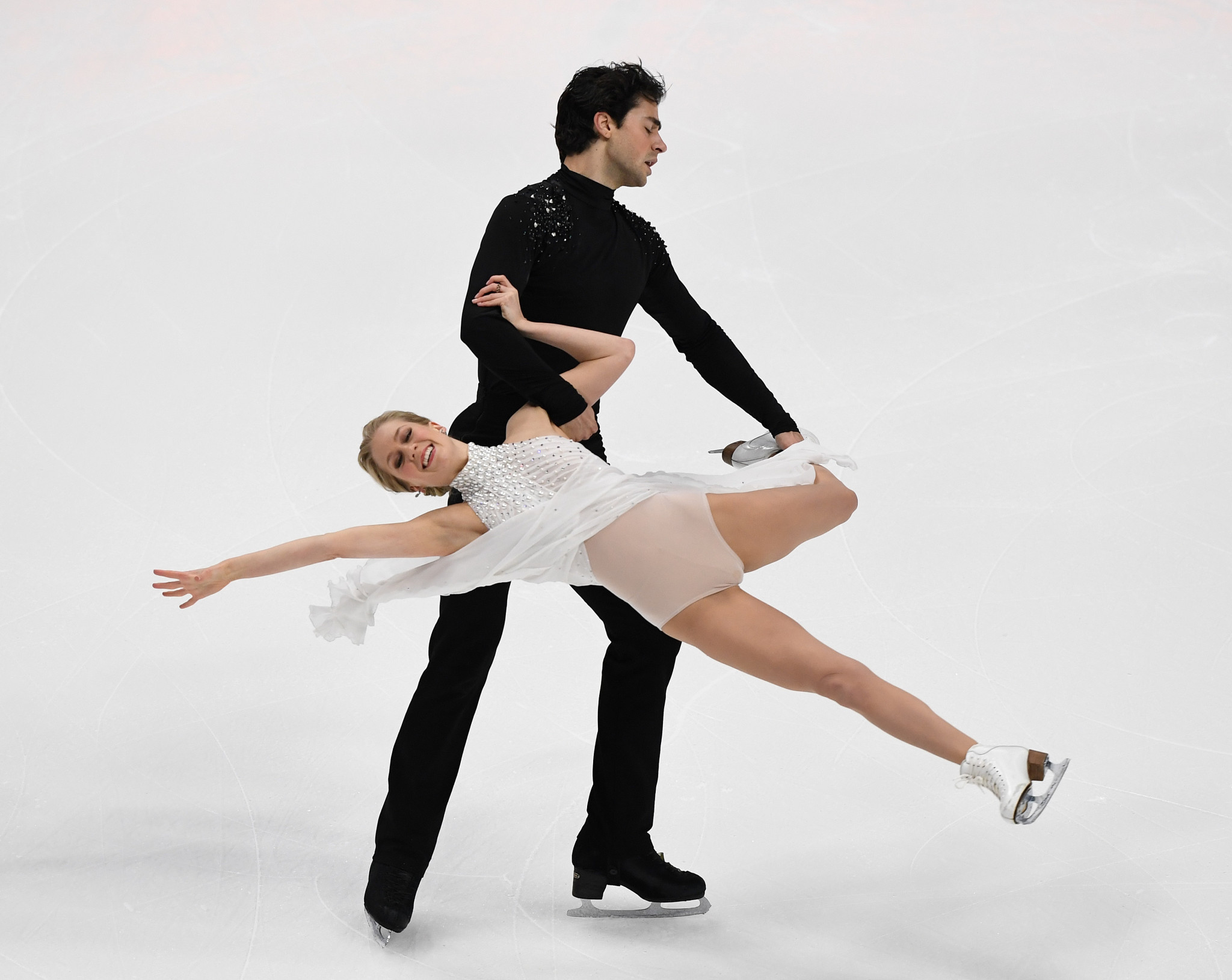Kaitlyn Weaver and Andrew Poje claimed the silver medal in Anaheim ©Getty Images