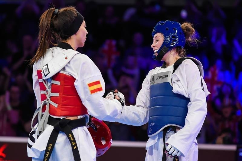 Jade Jones shakes hands with Spain's Eva Calvo Gomez following her under 57kg win ©WTF