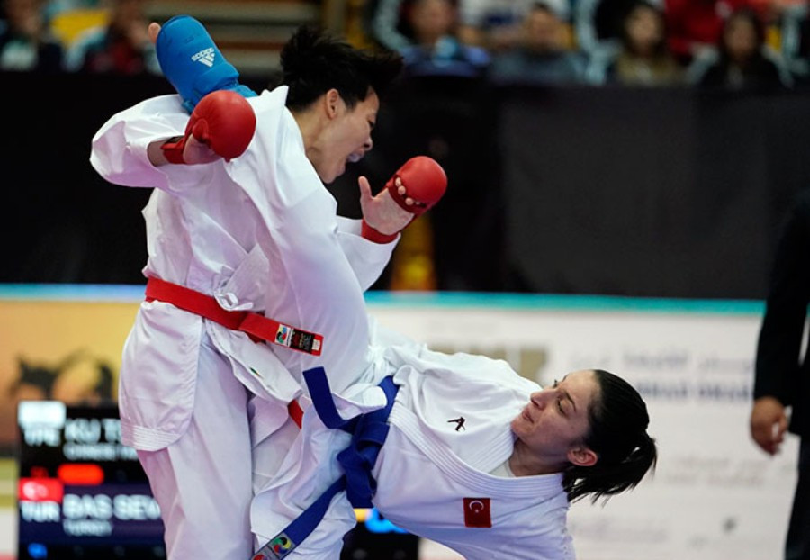 Several closely fought kumite semi-finals took place on the second day of action ©World Karate Federation