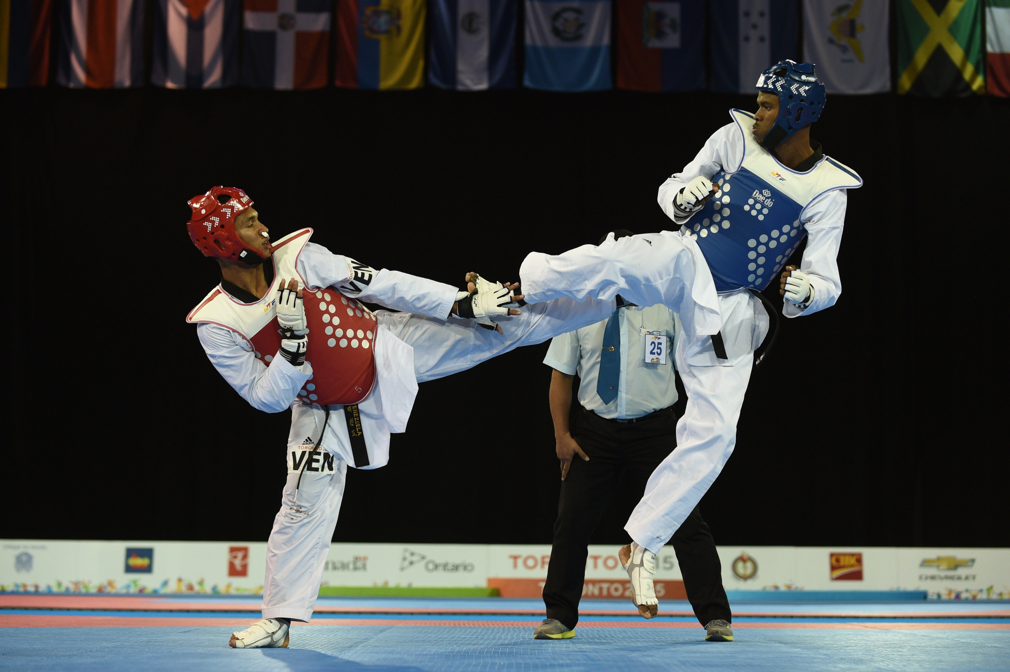 Carlos Rivas, in red, claimed Venezuela's only taekwondo medal at the last Pan American Games in Toronto, a silver in the over-80kg category, one of 27 they have won since the sport made its debut at Indanapolis in 1987 ©Getty Images