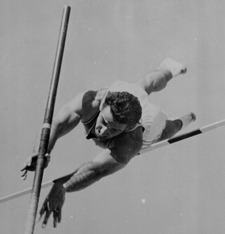 Don Bragg was one of the last pole vaulters to compete using a metal pole ©Getty Images