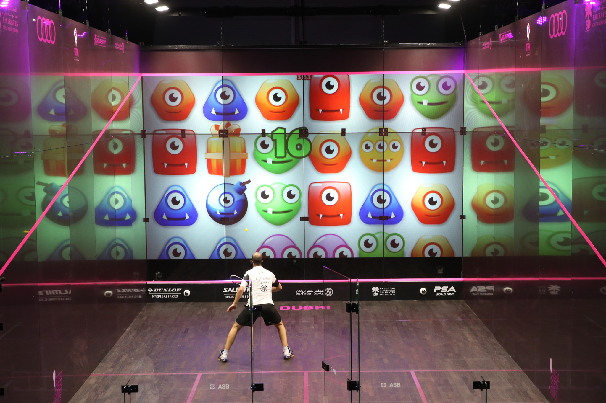 The upcoming World Squash Championships in Chicago will feature a fully interactive front wall ©PSA