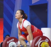 Weightlifting superstar Deng Wei delights her young fans with three world records in four lifts at IWF World Cup