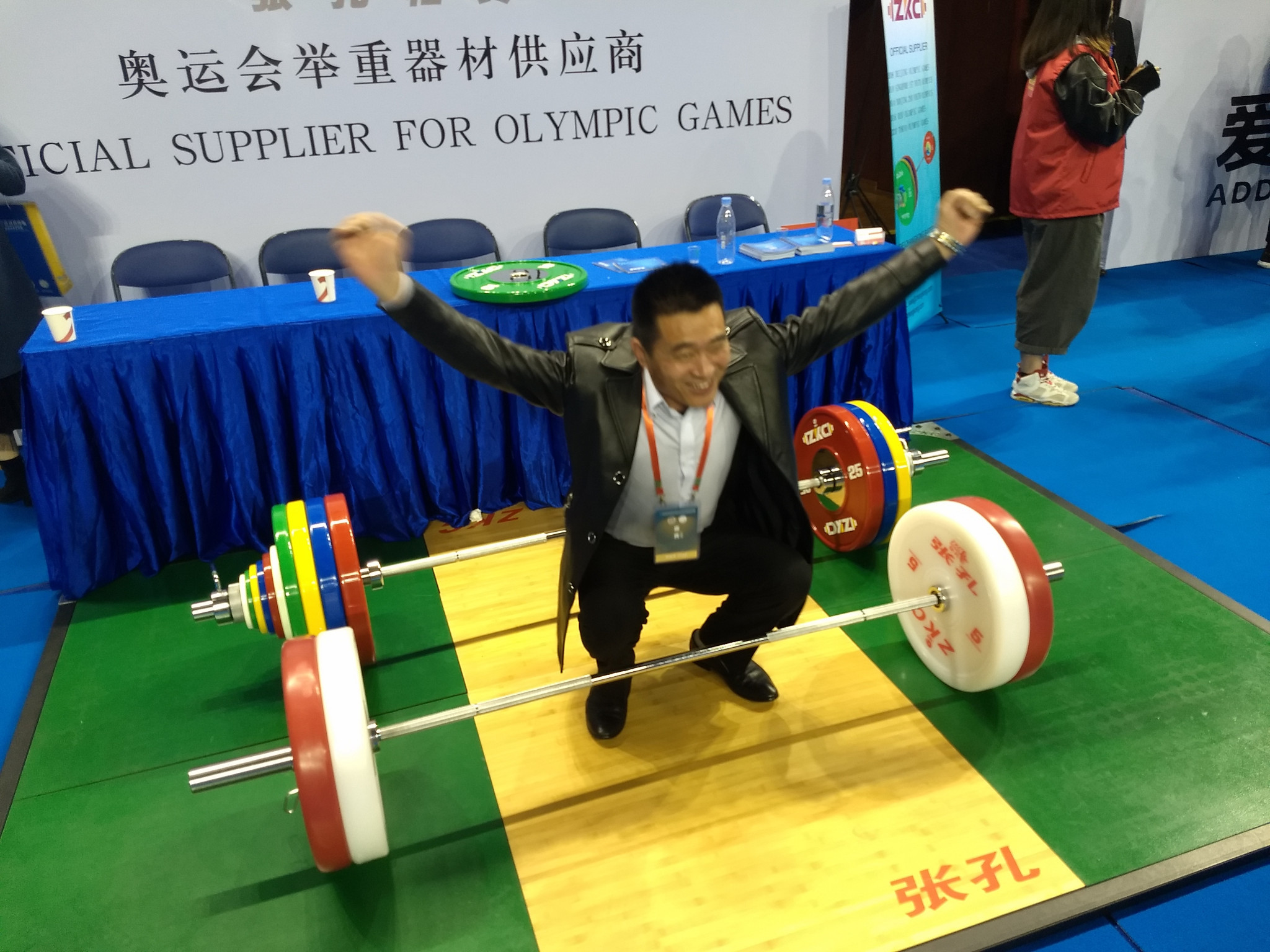 Another two world records fuel Chinese weightlifting boom at IWF World Cup