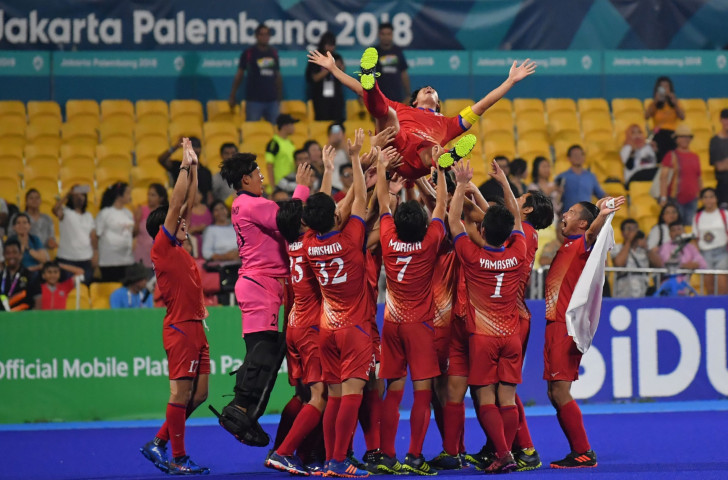 Japan's players celebrate their victory over Malaysia during the men's field hockey final match at the 2018 Asian Games in Jakarta ©Getty Images  