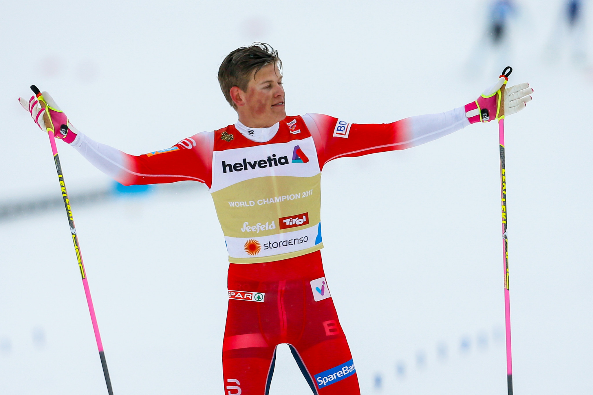 Johannes Høsflot Klæbo had the honour of leading the Norwegian team to gold ©Getty Images