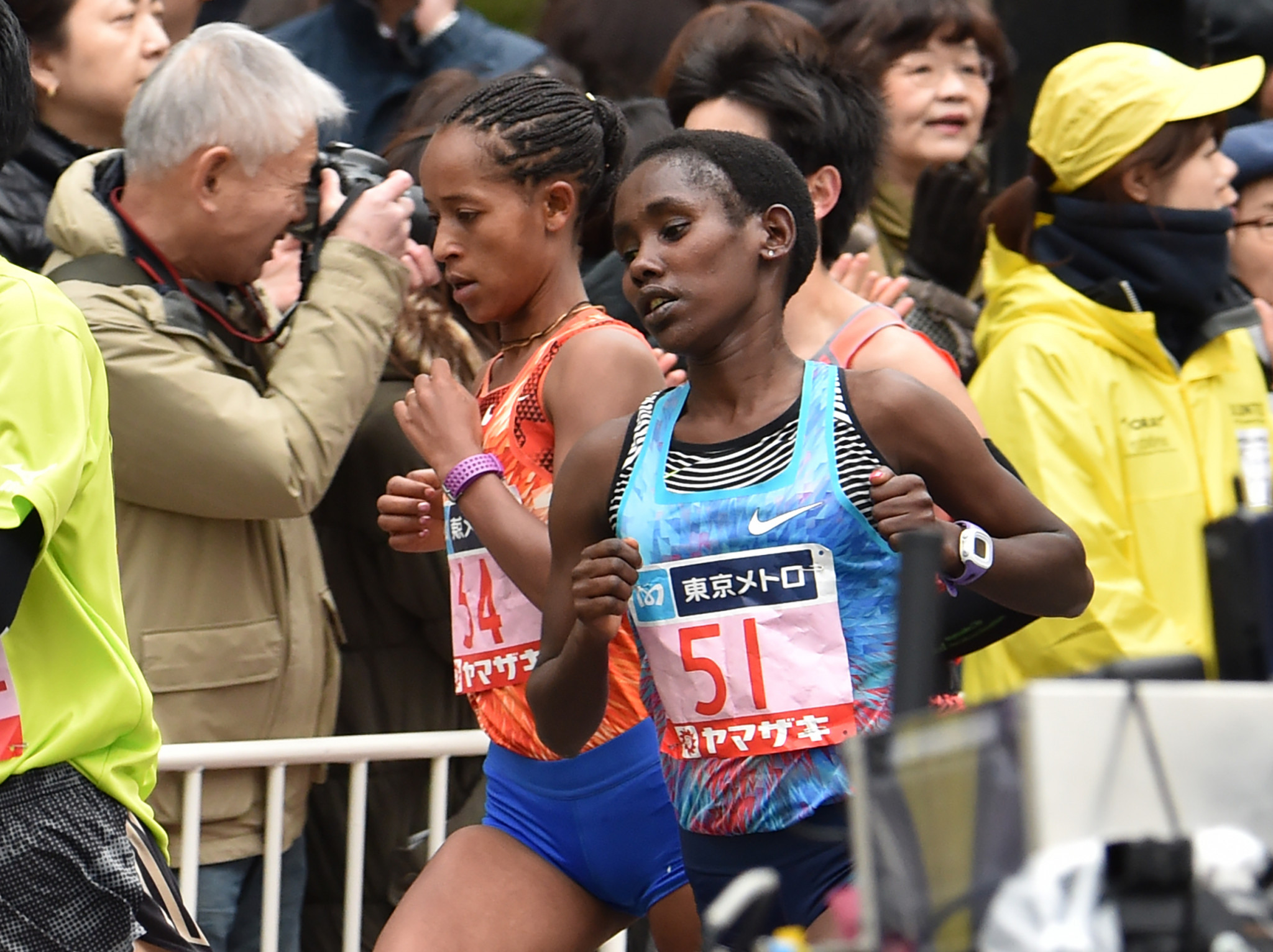 Ethiopia's Ruti Aga, in blue, will be hoping to go one better in the 2019 Tokyo Marathon than she did last year when she finished as the runner-up to her team-mate Birhane Dibaba ©Getty Images