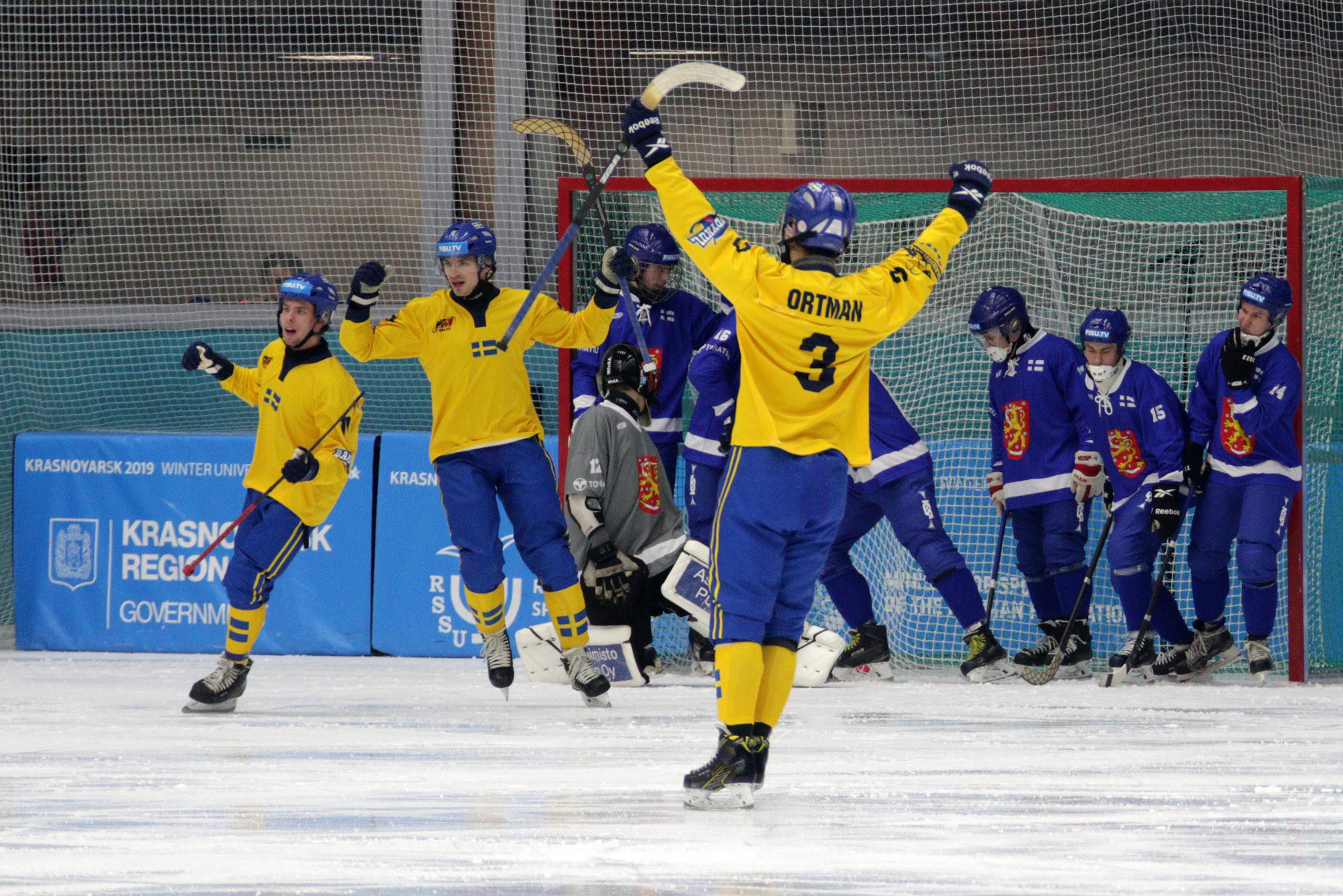 Sweden defeated Finland 10-1 in a preliminary round bandy match at the Yenisei Ice Stadium in Krasnoyarsk ©Krasnoyarsk 2019